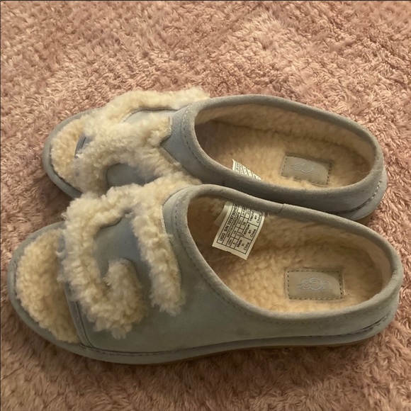 UGG - Picture 2 of 4